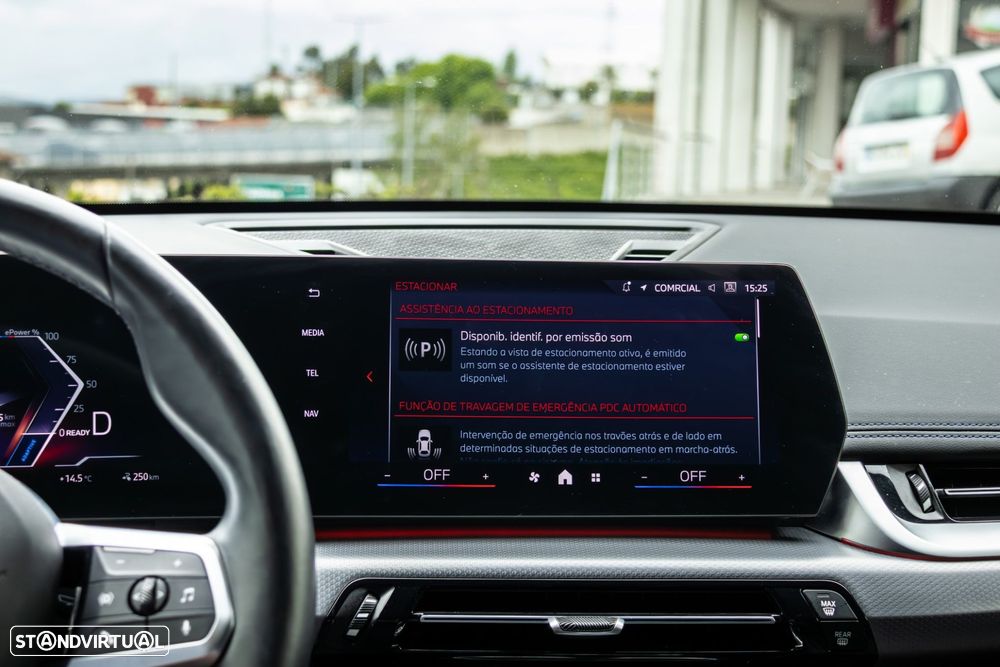 BMW iX1 eDrive20 Pack Desportivo M - 43