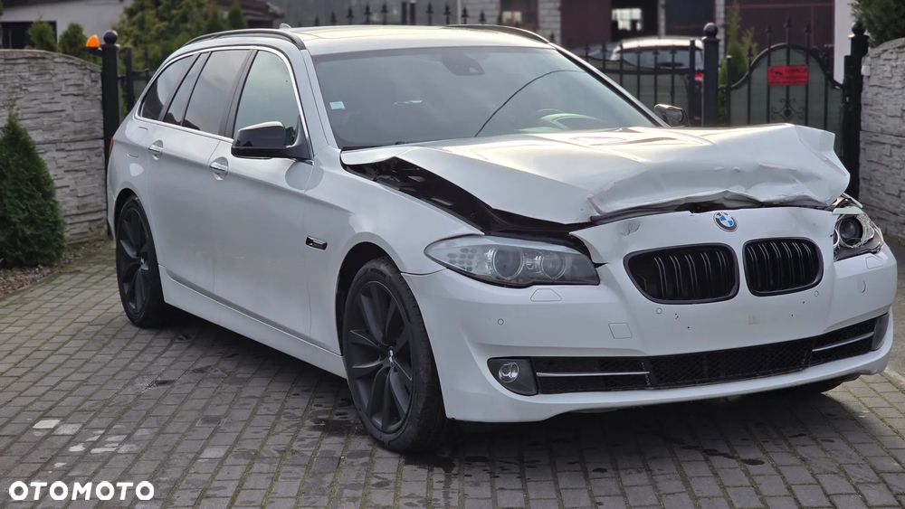 BMW Seria 5 525d - 31