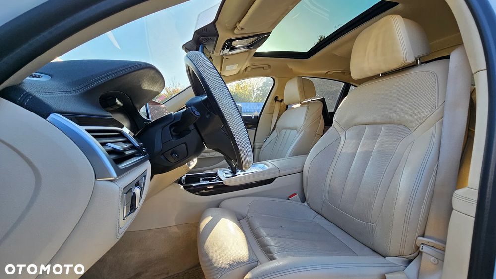 BMW Seria 7 730d xDrive - 29