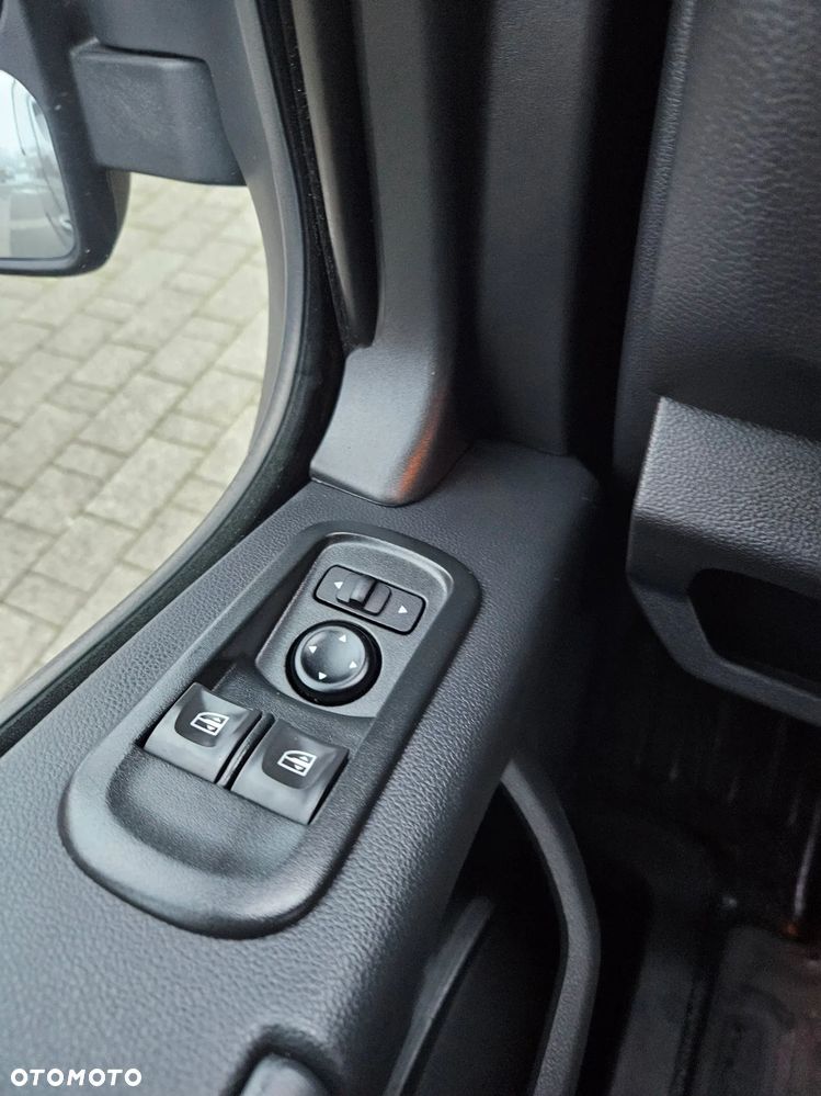 Renault Master L2H2 2.3dCi 136KM - 17