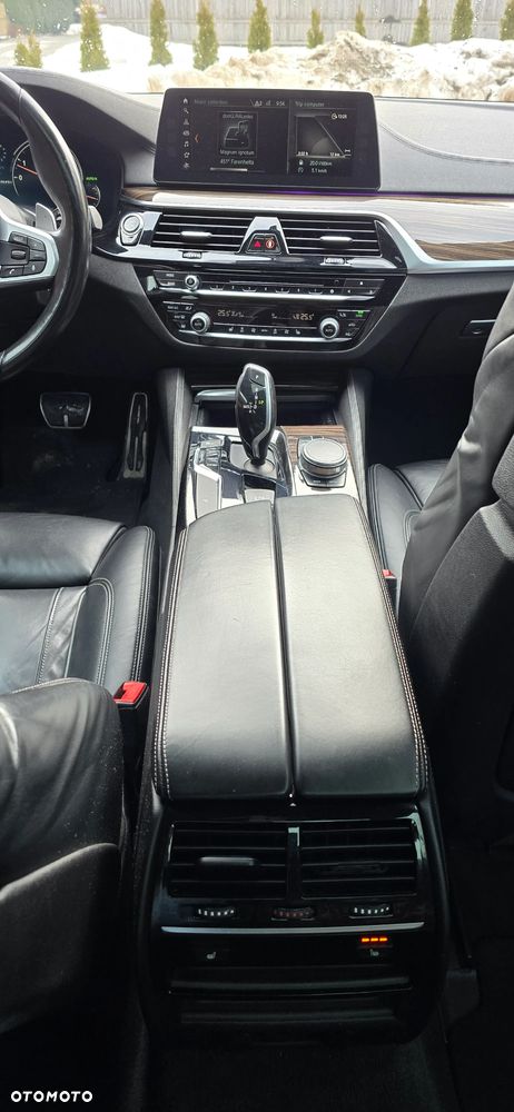 BMW Seria 5 M550i xDrive - 10