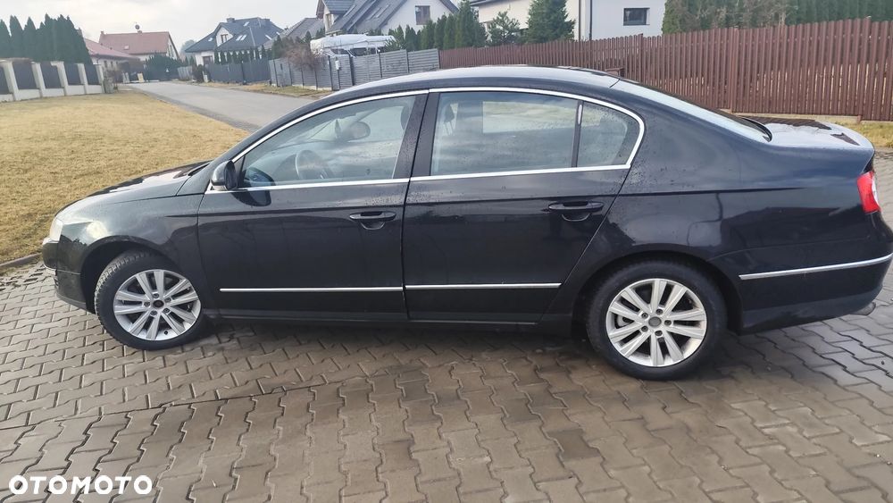 Volkswagen Passat - 1