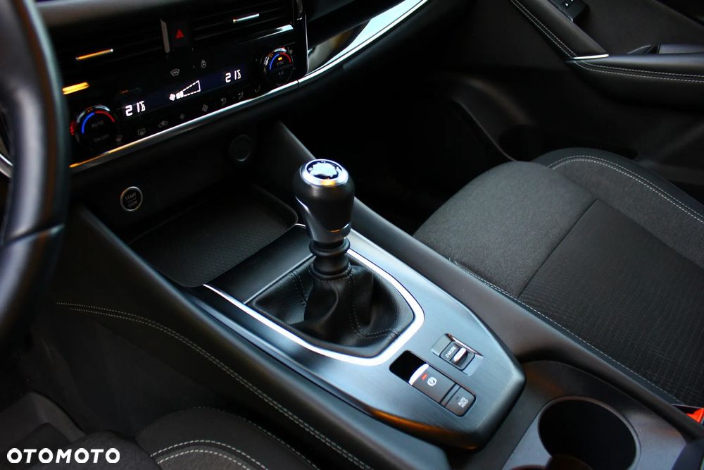 Nissan Qashqai 1.3 DIG-T N-Connecta EU6d - 27