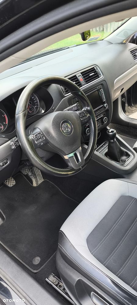 Volkswagen Jetta 2.0 TDI Highline - 19