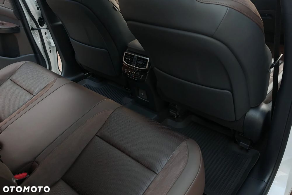 Lexus RX 450h+ Omotenashi - 25