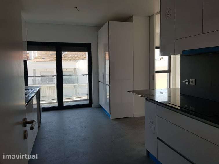 Entroncamento ARRENDA  T4 Duplex C/ Terraço - Frente á Estação - Grande imagem: 4/10