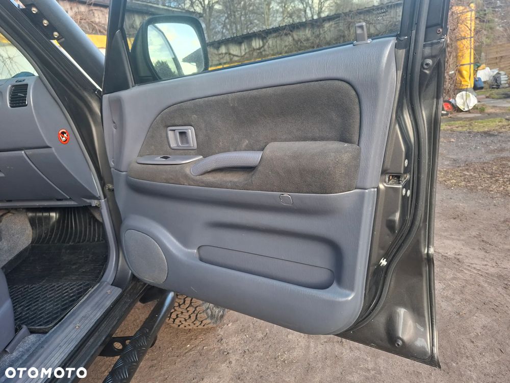 Toyota Land Cruiser KJ90 3.0 TD - 24