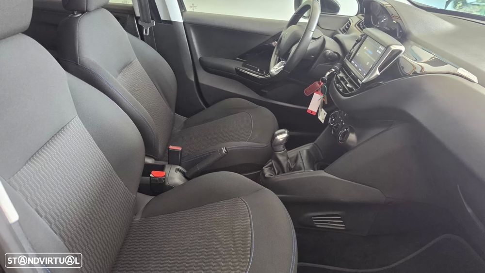 Peugeot 208 1.2 PureTech Signature - 49