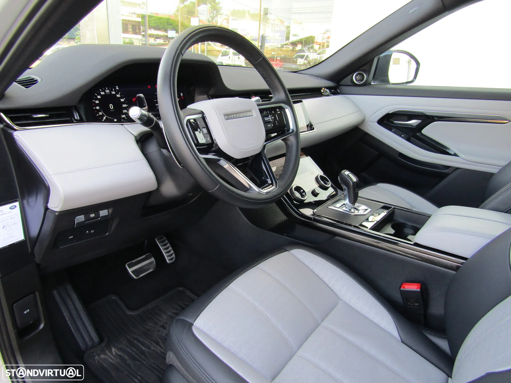 Land Rover Range Rover Evoque 2.0 D200 AWD R-Dynamic Auto - 17