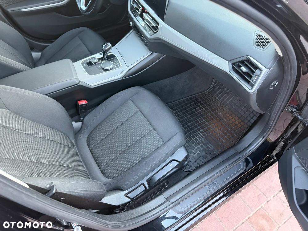 BMW Seria 3 320d xDrive Advantage - 16
