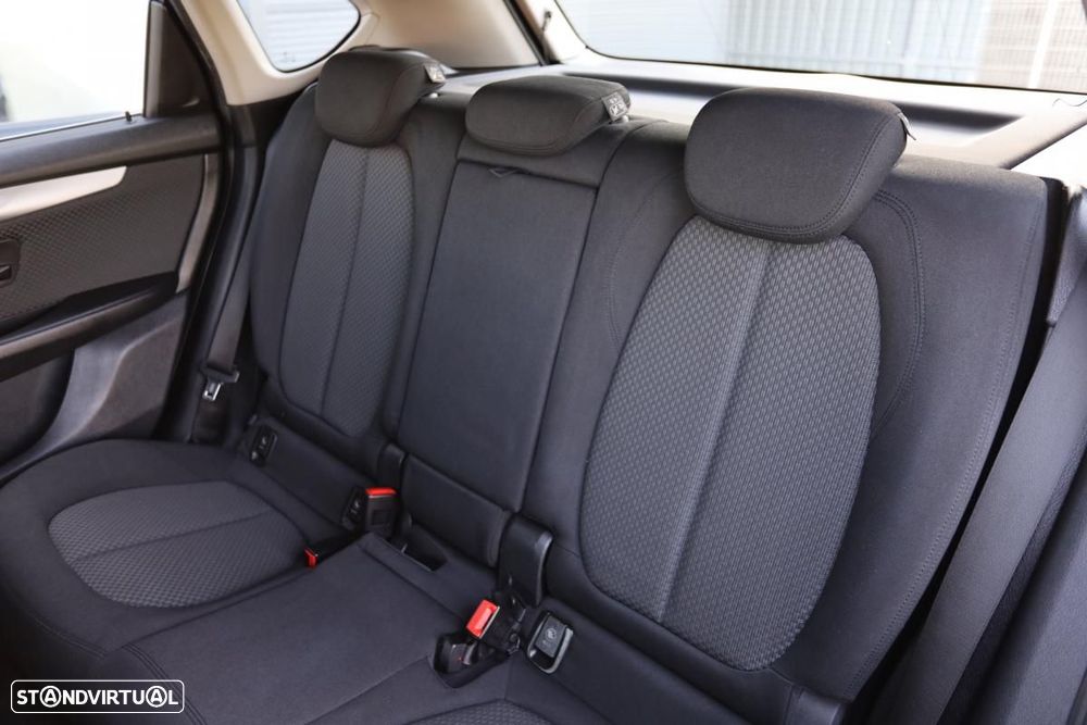 BMW 218 Active Tourer d Advantage - 18