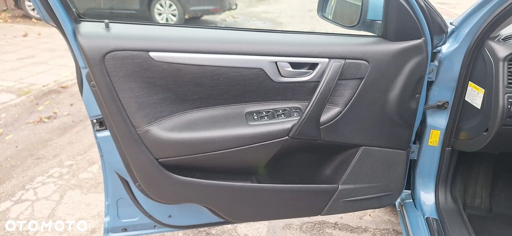 Volvo V70 2.5 T Momentum - 12