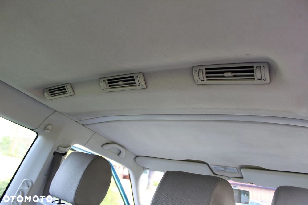 Volkswagen Caravelle GL - 22