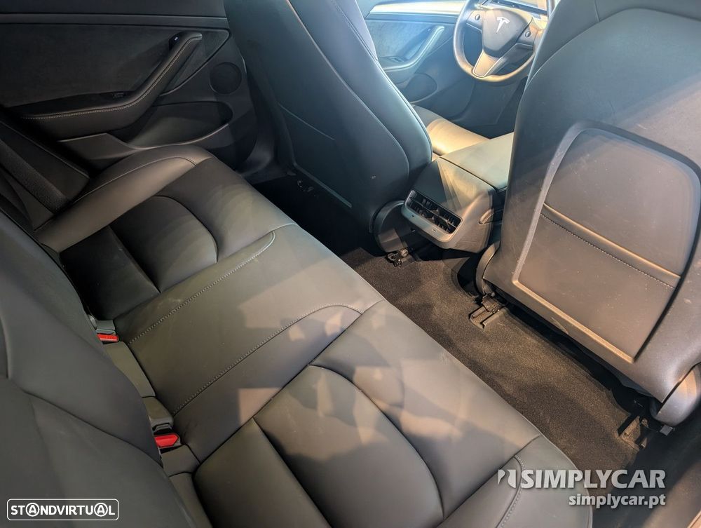 Tesla Model 3 - 8