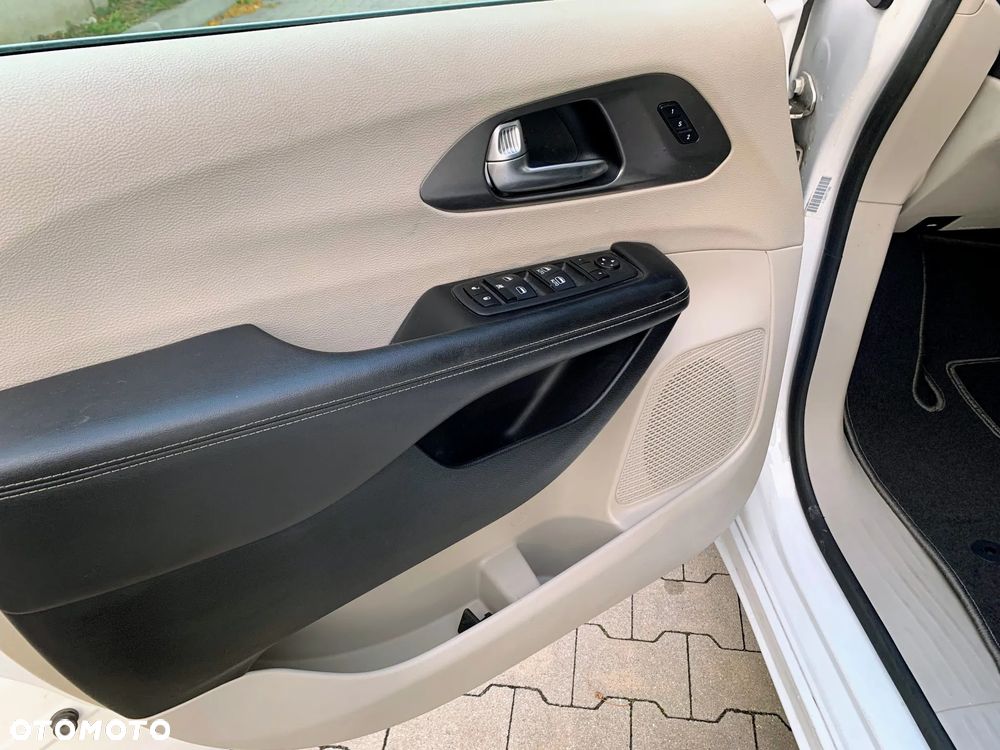 Chrysler Pacifica - 19