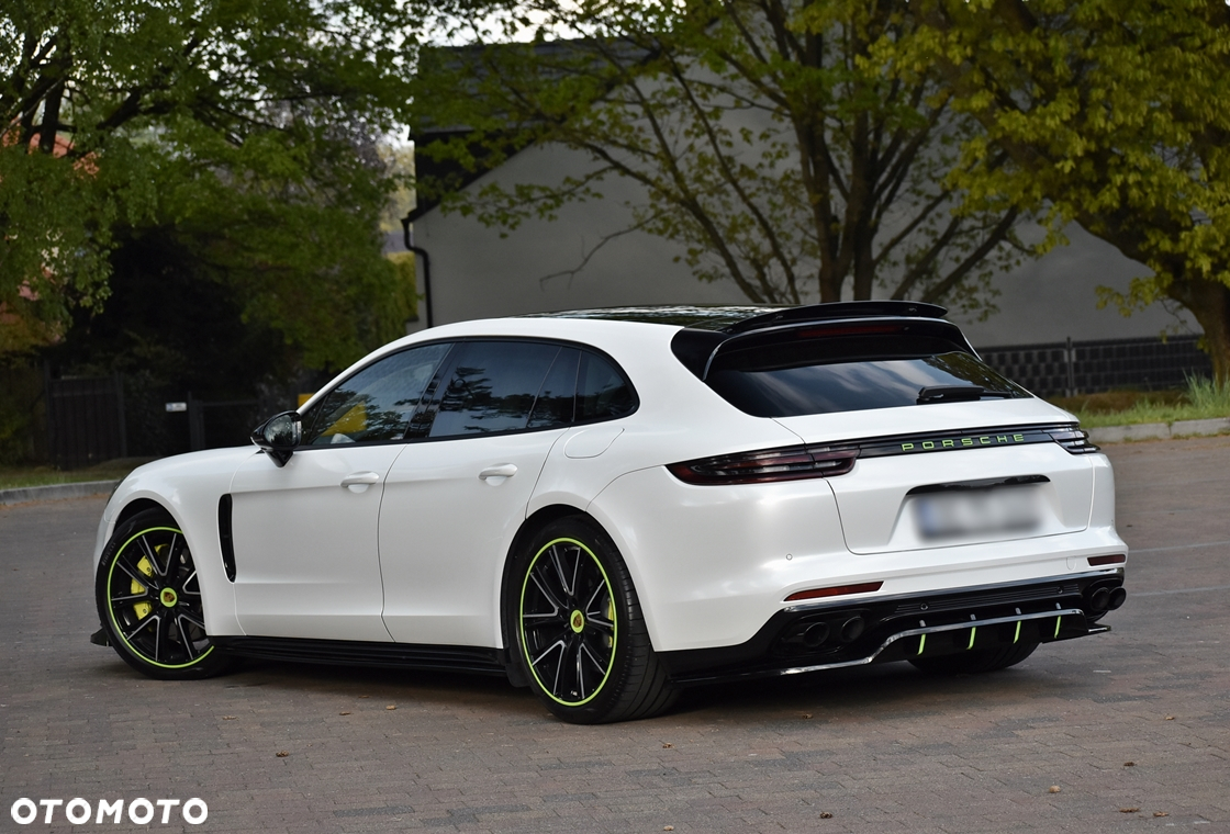 Porsche Panamera - 4