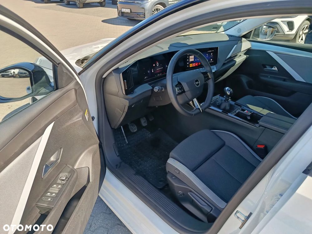 Opel Astra 1.2 T Business Edition S&S - 9