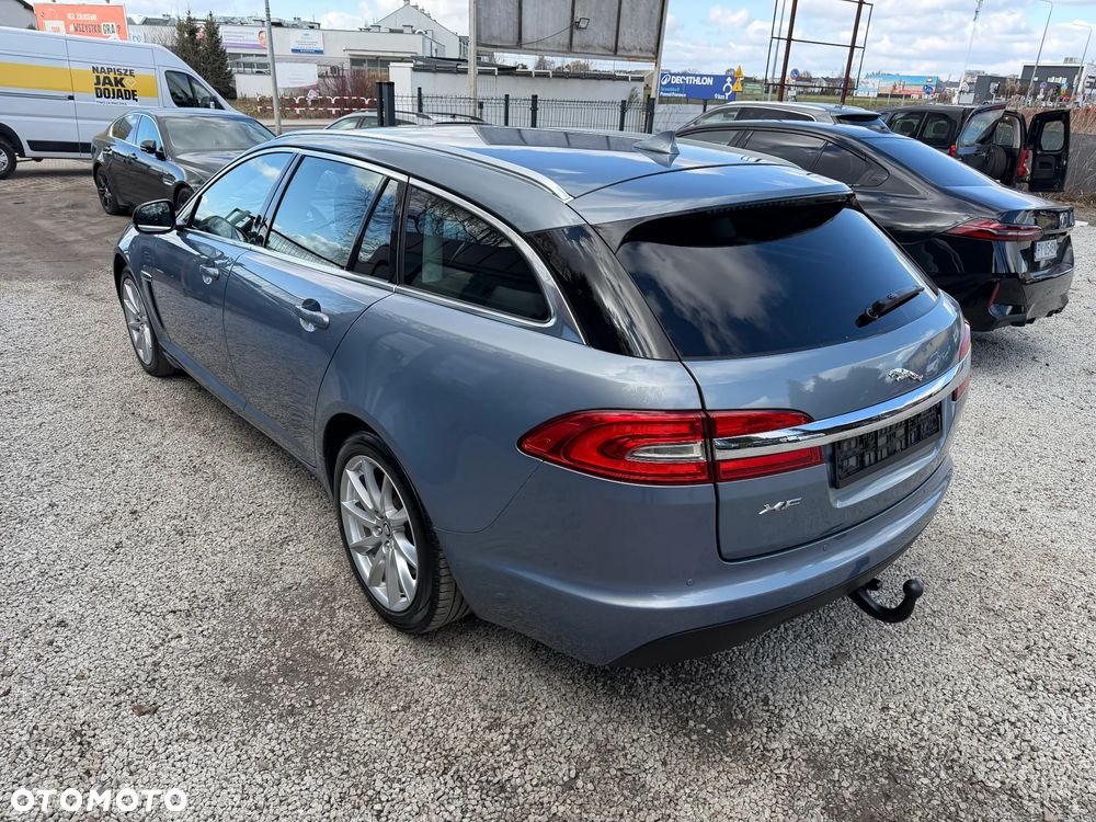 Jaguar XF 2.2 - 13
