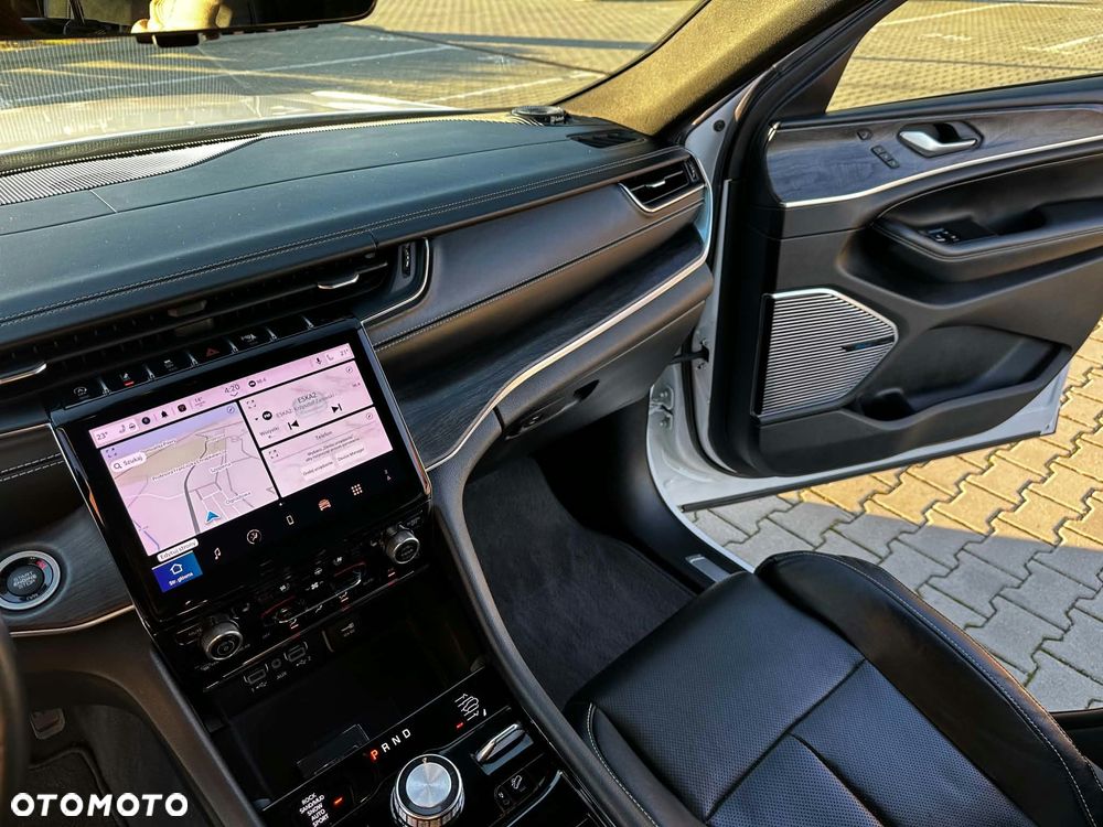 Jeep Grand Cherokee - 12