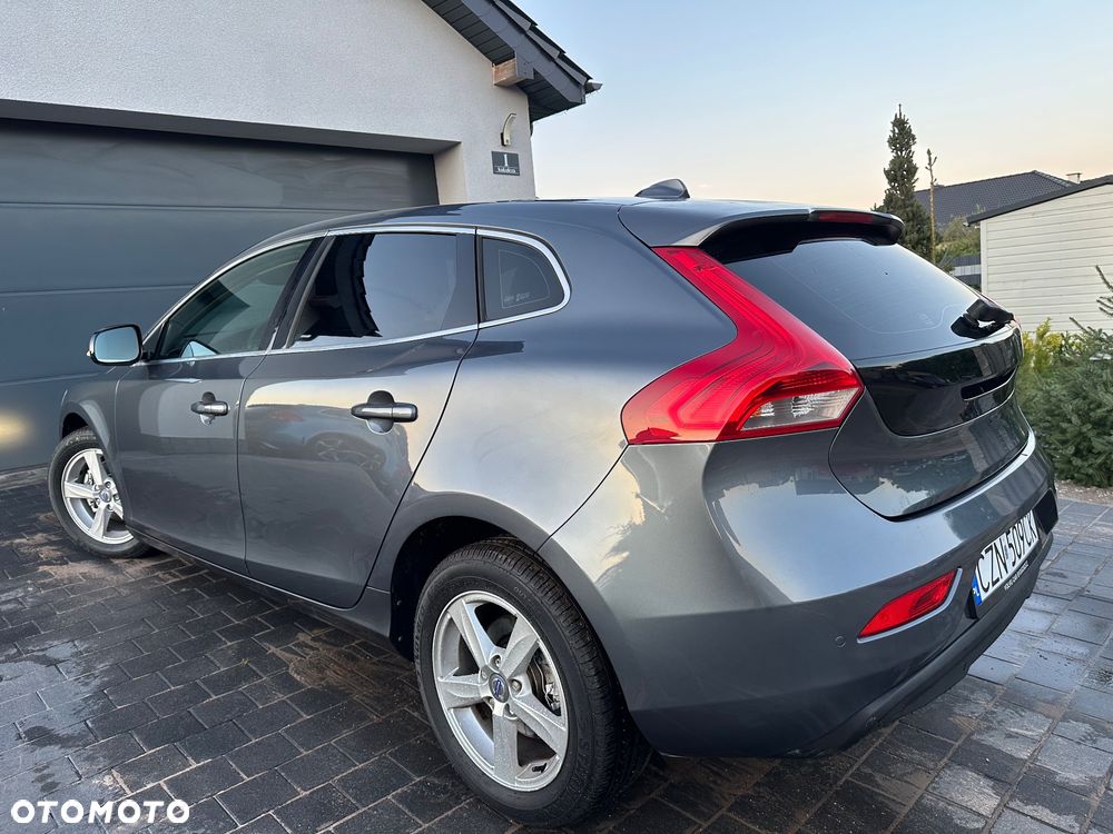 Volvo V40 D2 Momentum - 19