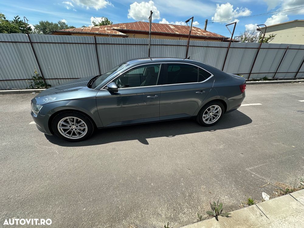 Skoda Superb 2.0 TDI DSG Style - 6