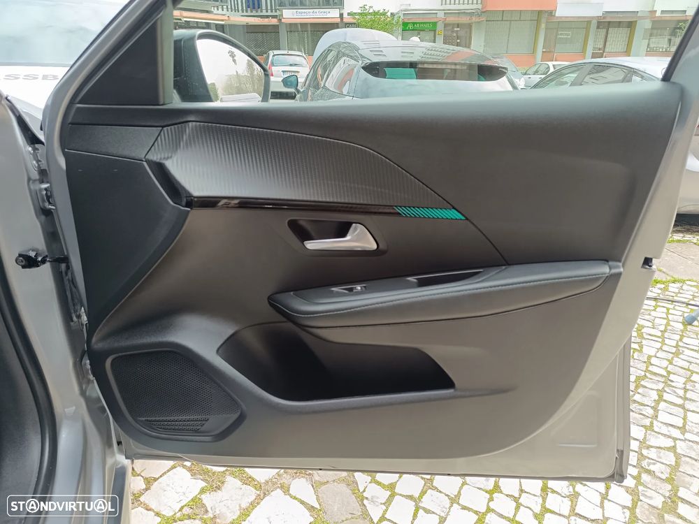 Peugeot e-208 Allure - 23