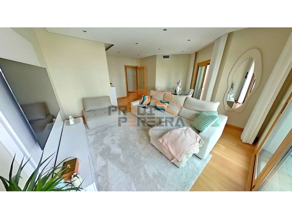 Situado na Urbanização Jardim da Amoreira, T2 com varanda, arrecada... - Grande imagem: 5/26