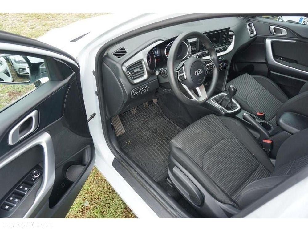 Kia Ceed - 13