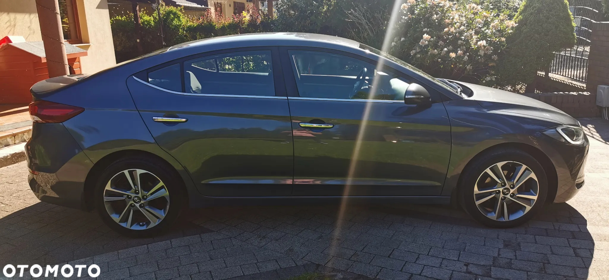Hyundai Elantra - 8