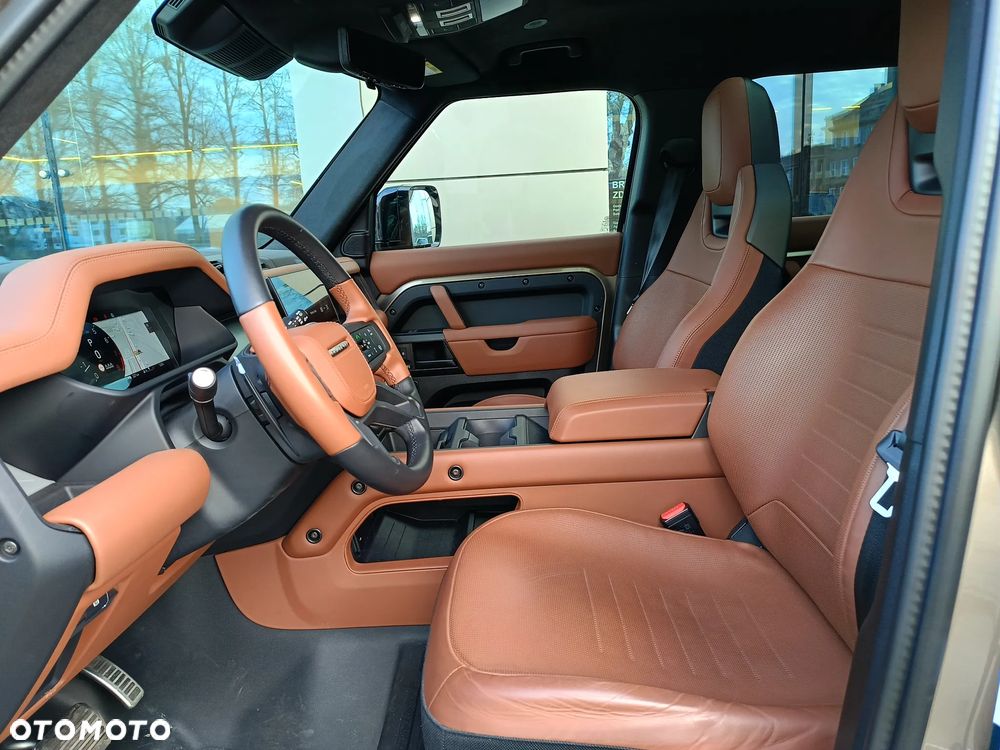 Land Rover Defender - 17