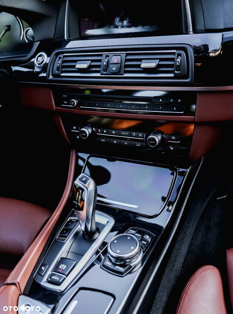 BMW Seria 5 530d xDrive - 29