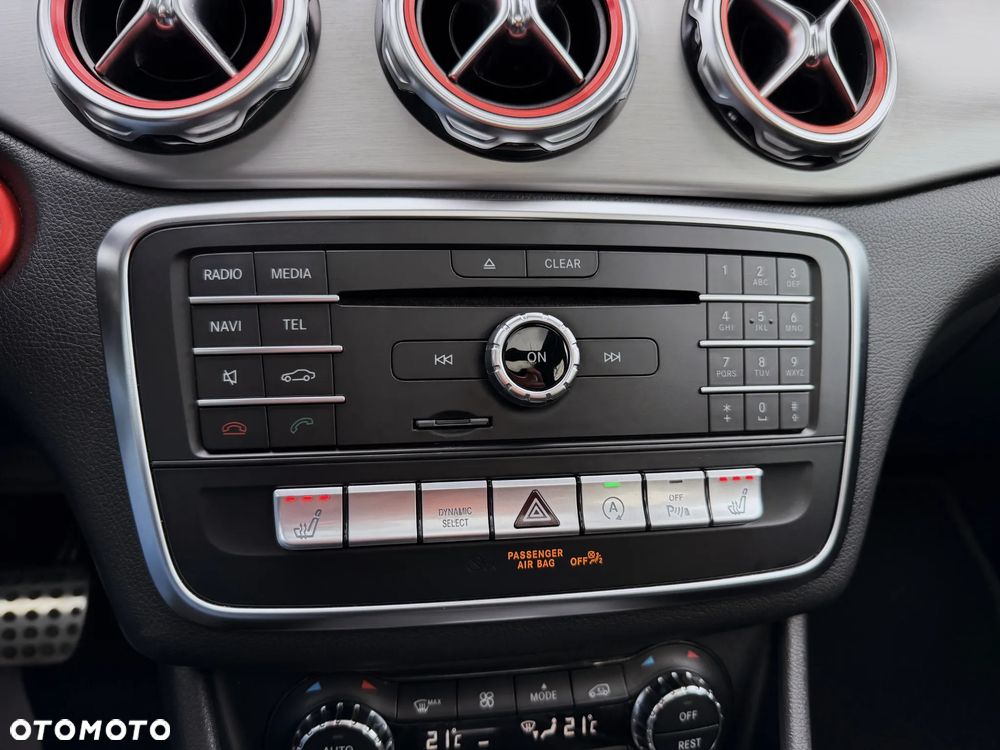 Mercedes-Benz GLA 200 7G-DCT AMG Line - 30