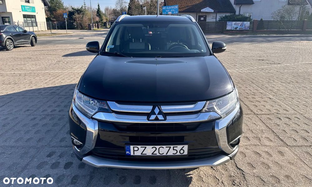 Mitsubishi Outlander - 2