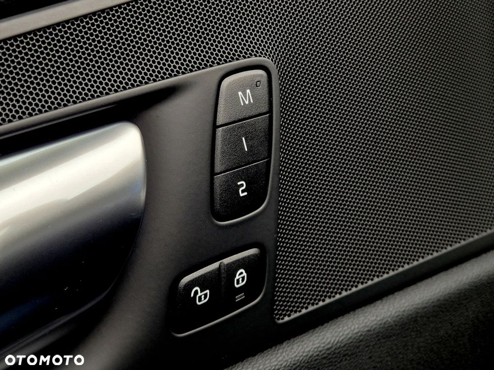 Volvo XC 60 T6 Plug-In Hybrid AWD Plus Black Edition - 22