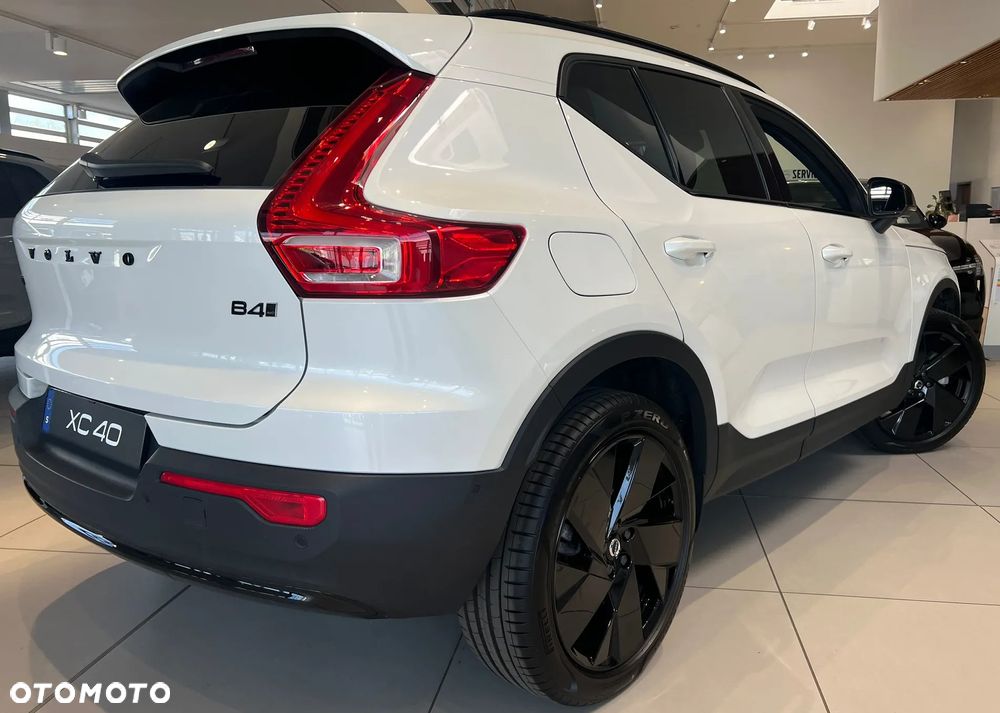 Volvo XC 40 B4 B AWD DKG Ultimate Dark - 2