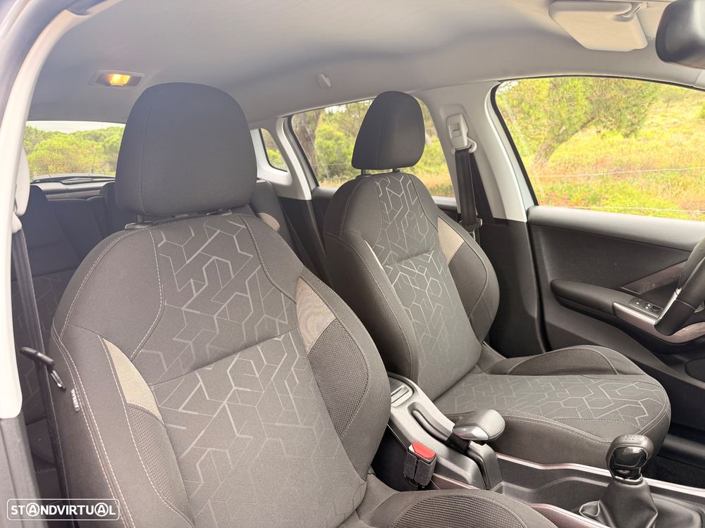Peugeot 2008 1.2 PureTech Style - 13
