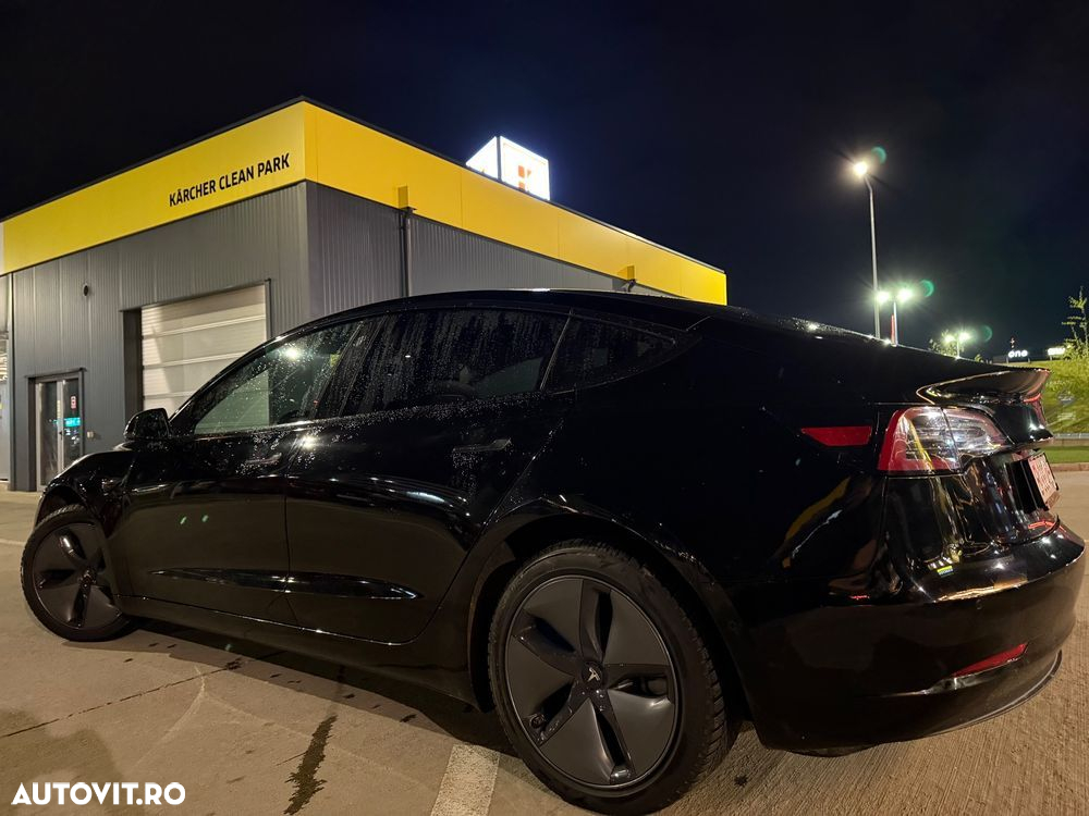 Tesla Model 3 - 10