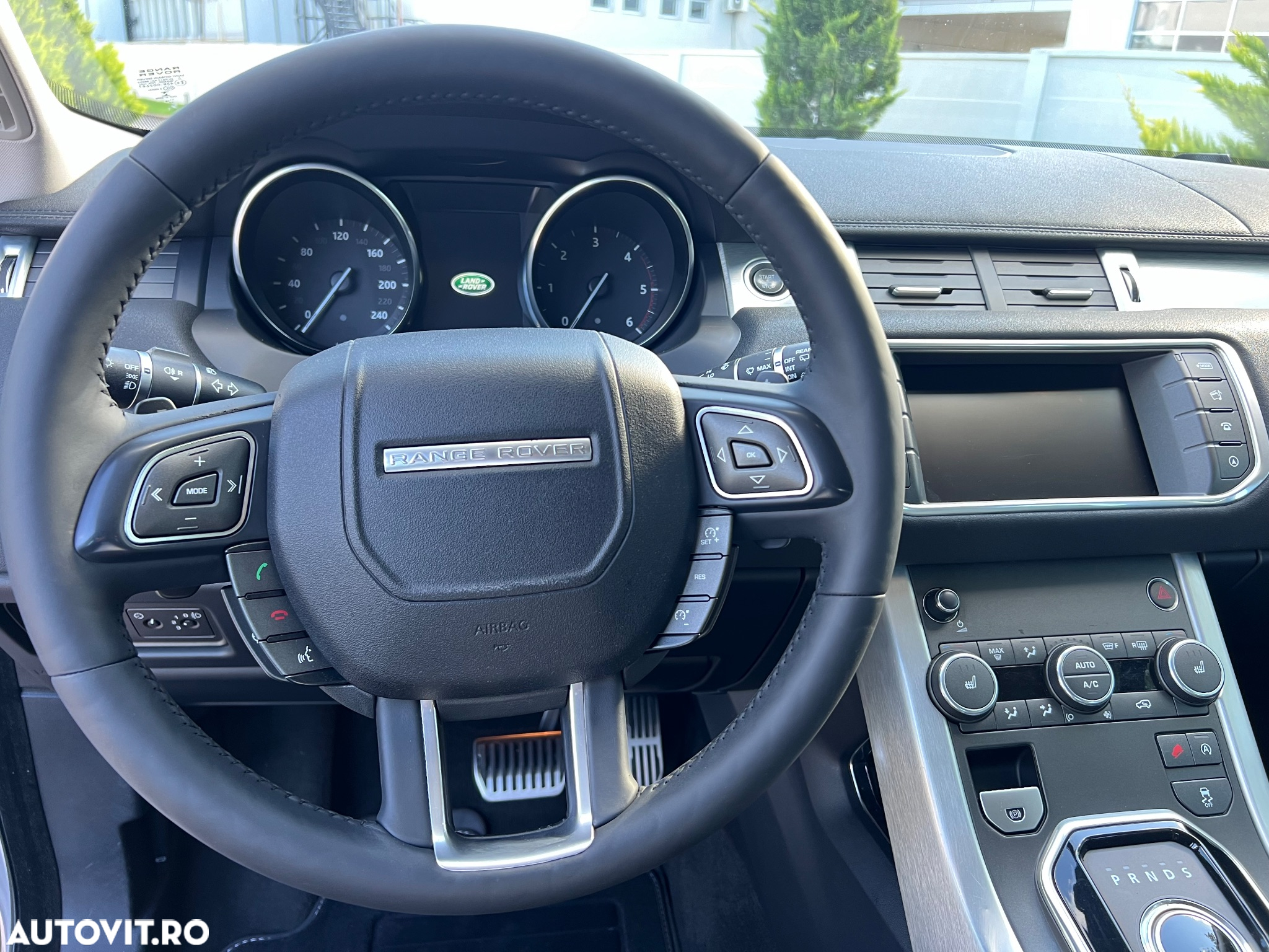 Land Rover Range Rover Evoque - 28