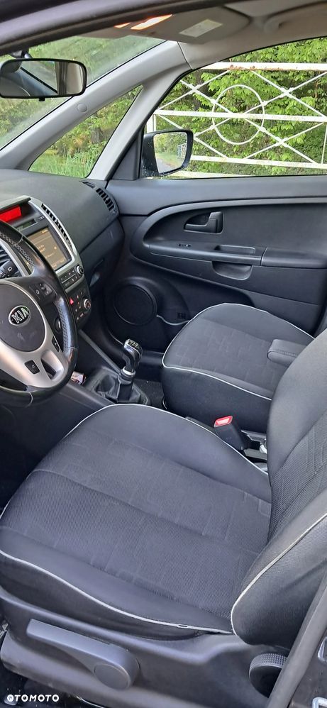 Kia Venga 1.6 CRDi 128 UEFA EURO 2016 - 12
