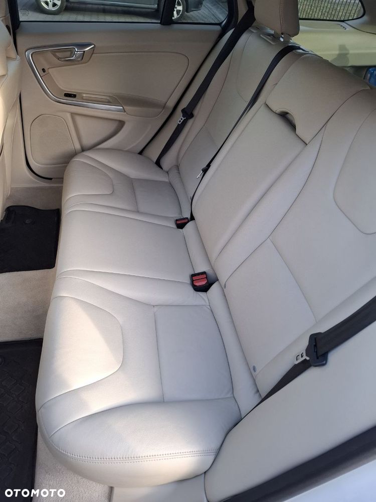 Volvo V60 D4 Drive-E Momentum - 9