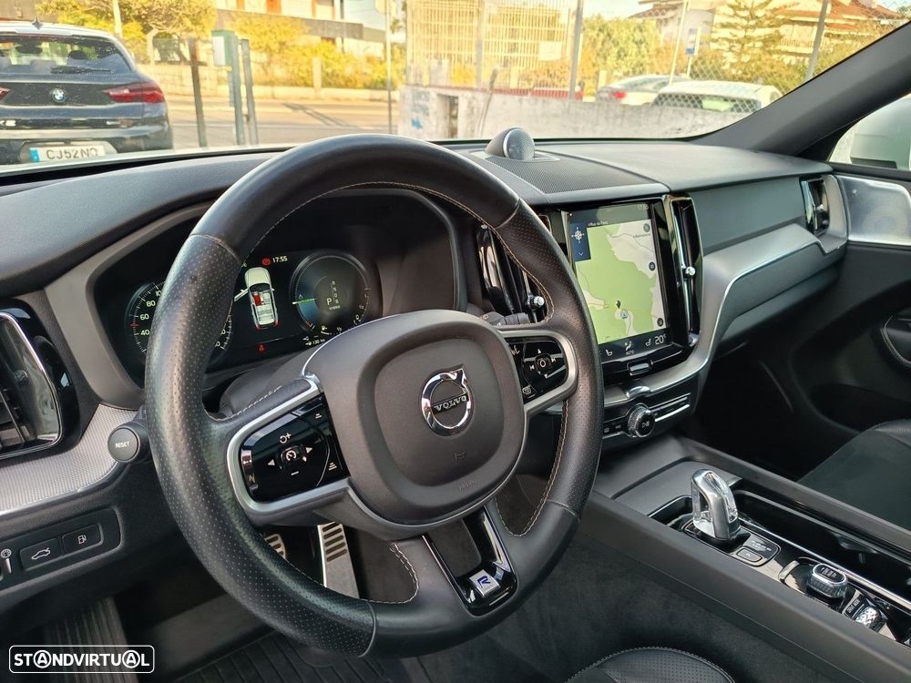 Volvo XC 60 2.0 T8 PHEV R-Design AWD - 17