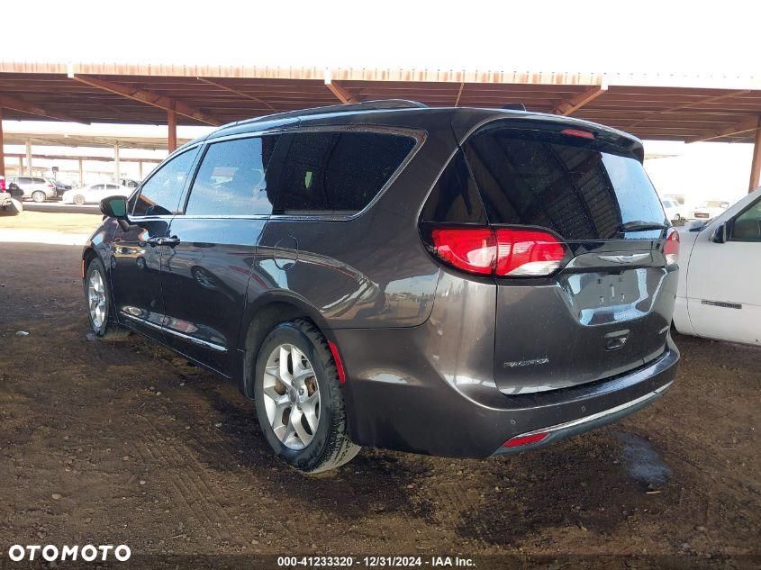 Chrysler Pacifica - 1