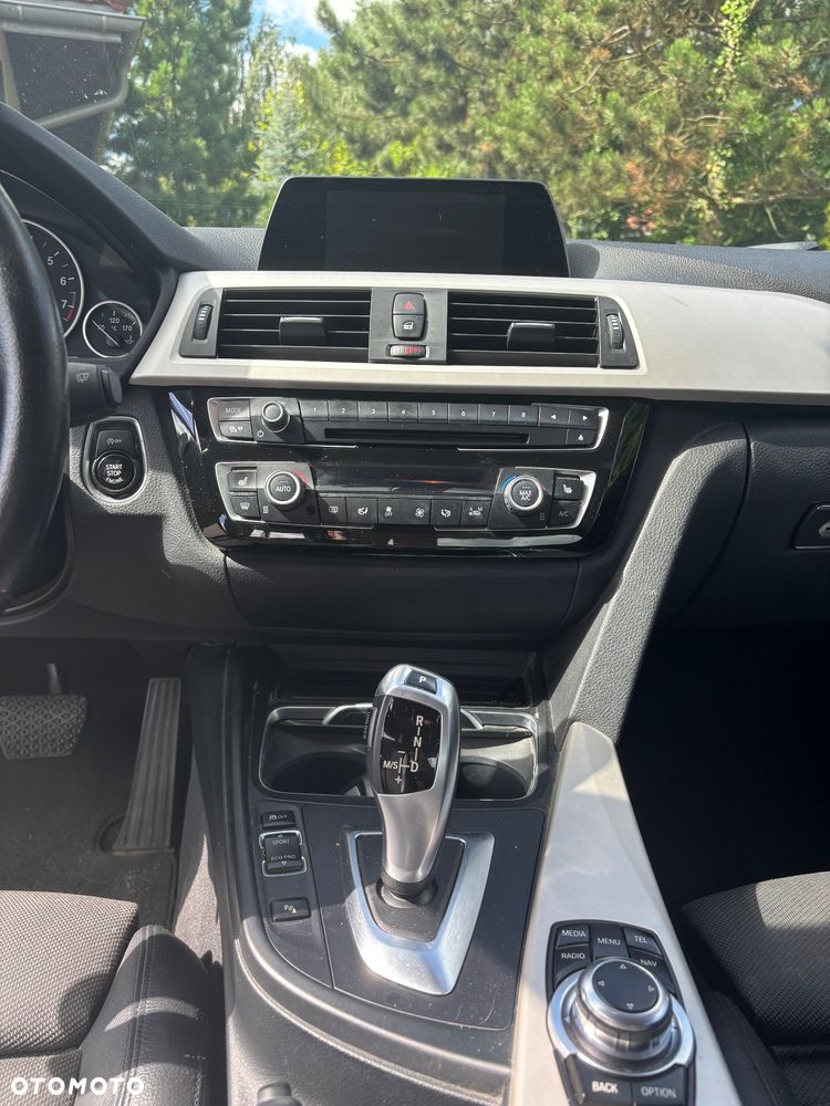 BMW Seria 3 318i - 9