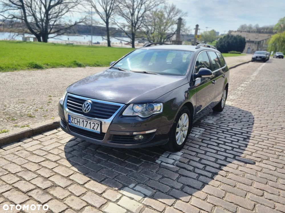 Volkswagen Passat - 1