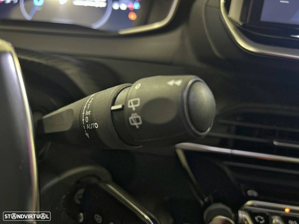 Peugeot 2008 1.2 Hybrid Allure e-DCS6 - 14