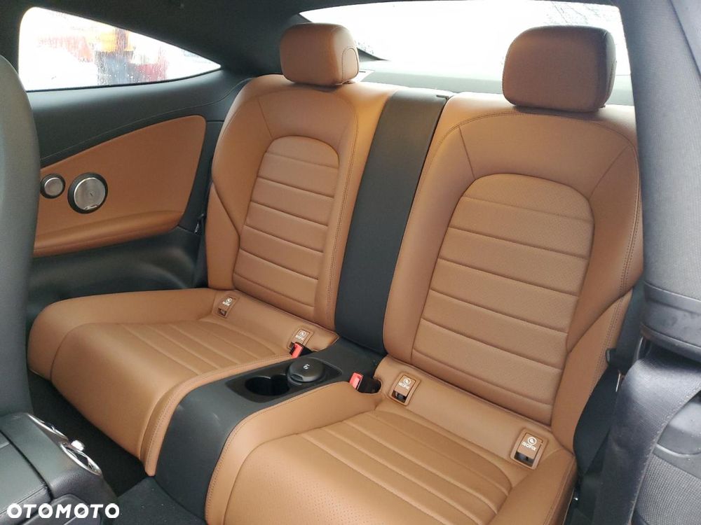 Mercedes-Benz Klasa C 300 4Matic 9G-TRONIC - 11