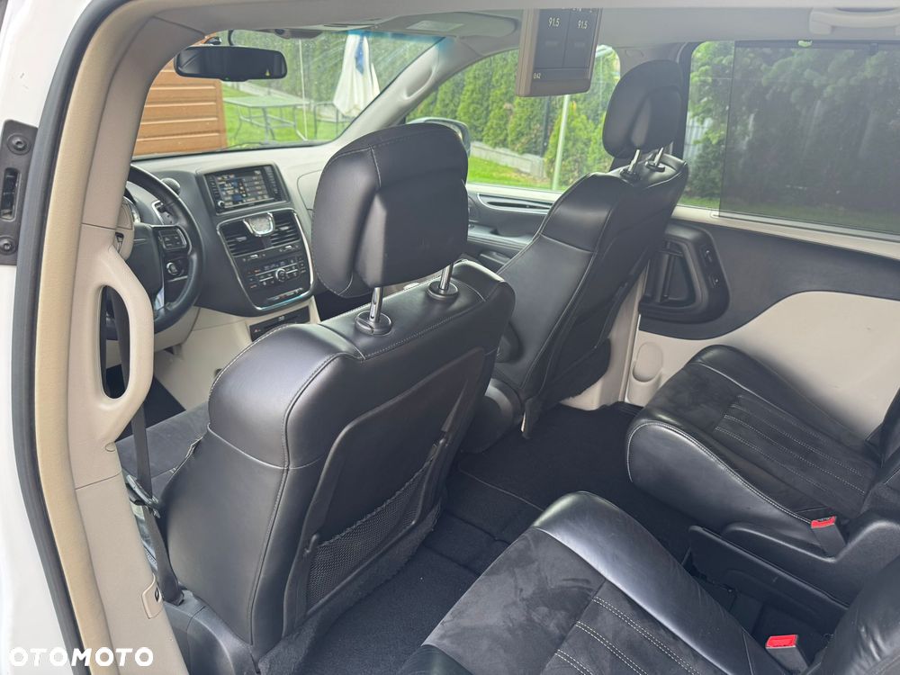 Chrysler Town & Country 3.6 Limited - 22