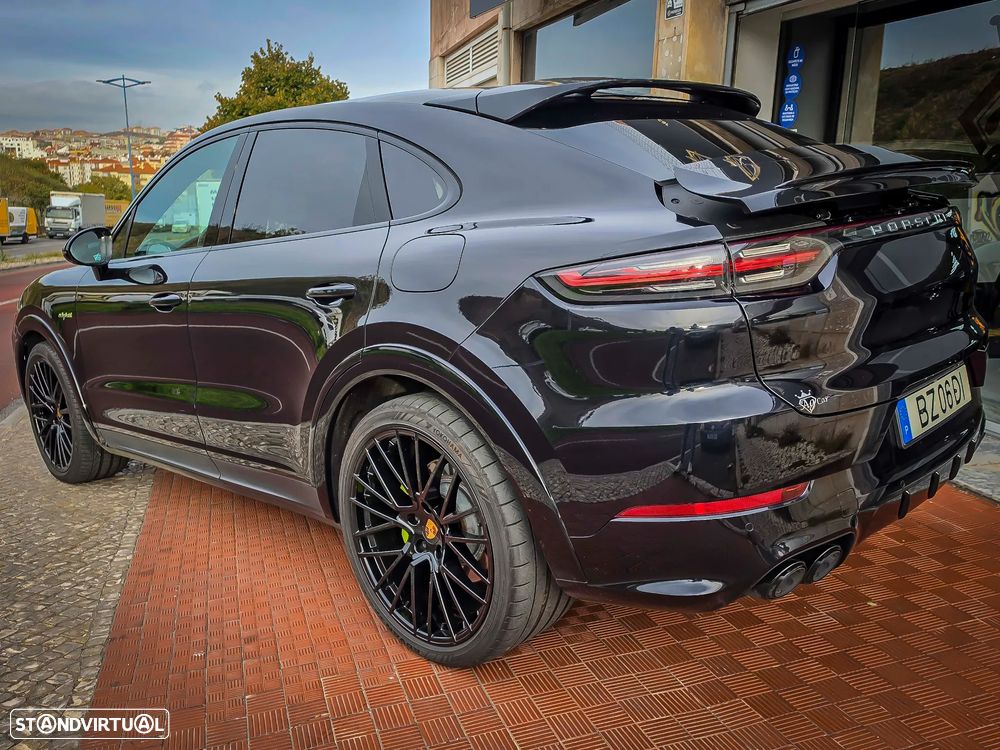 Porsche Cayenne Coupé E-Hybrid - 8