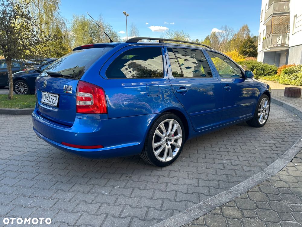 Skoda Octavia 2.0 TDI CR DPF RS - 9
