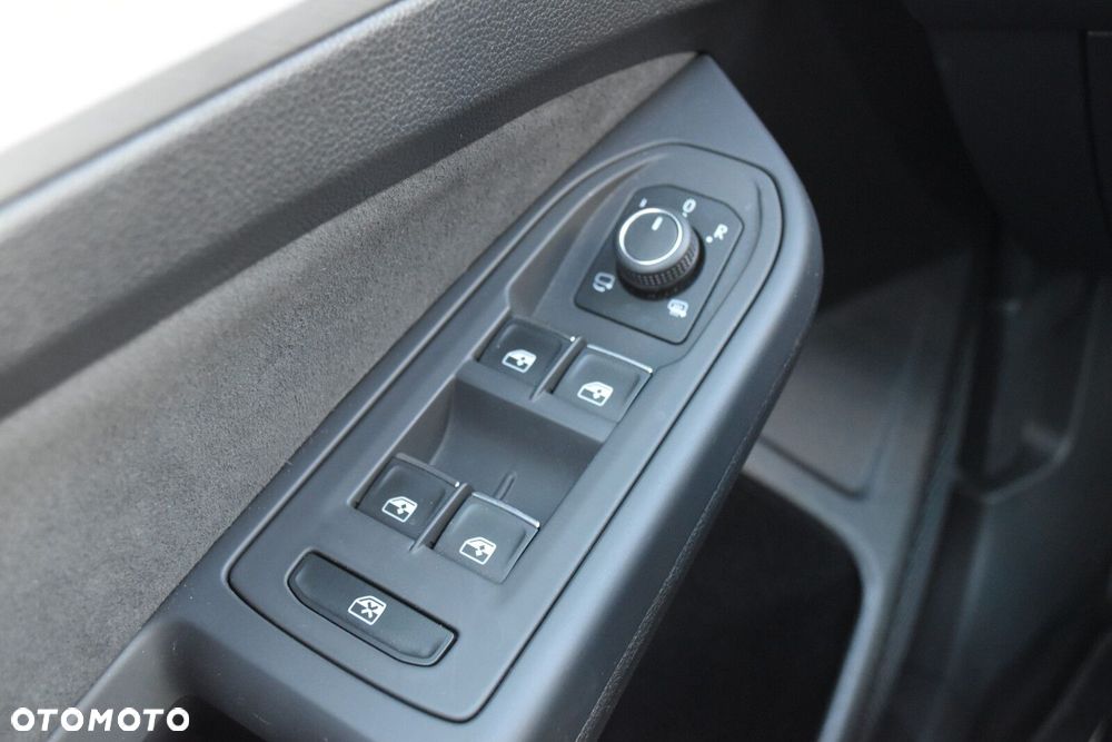 Volkswagen Golf - 22